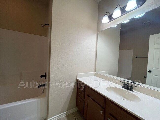 Building Photo - 2410 Ravenwood Ct