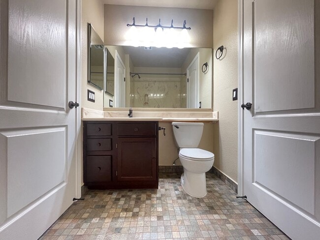 Building Photo - Gorgeous 2-story home in the Green Valley ...
