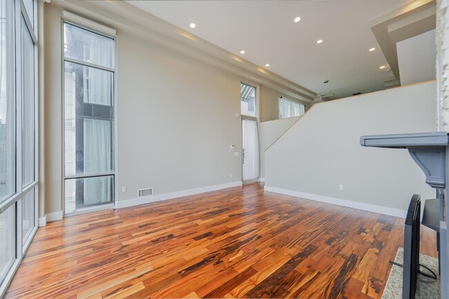 Building Photo - 760 Undercliff Ave