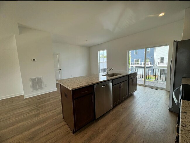 Building Photo - 3046 Deptford St