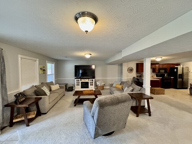 Building Photo - 92 Water Cliff Dr