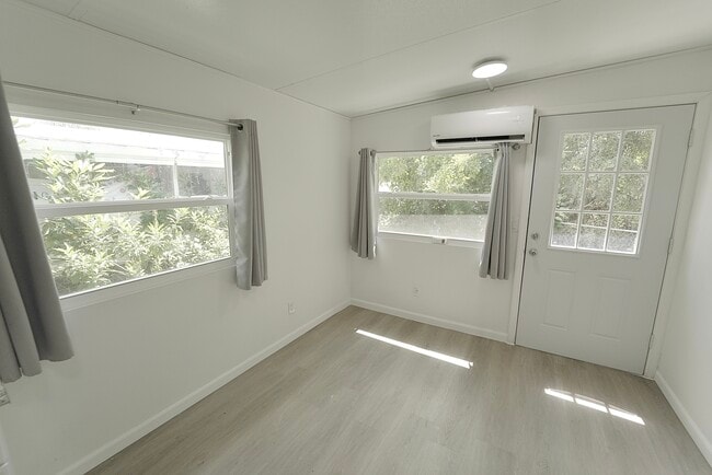 Building Photo - 8520 SW 18th Ct