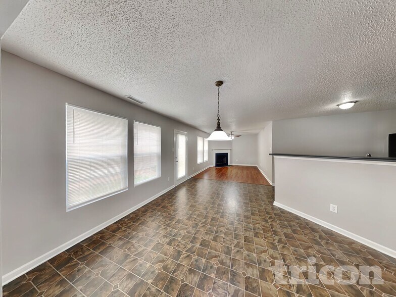 Building Photo - 901 Skywatch Ln