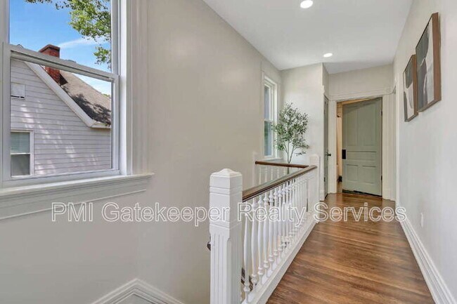 Building Photo - 3020 Daytona Ave