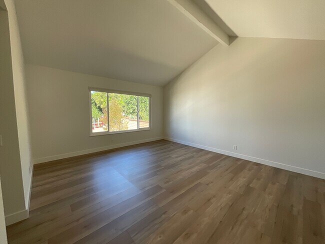 Building Photo - 4 Bedroom 3 Bath 2 Story Home With Family ...