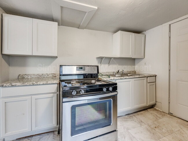 Building Photo - 2413 S Youngs Blvd