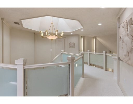 Building Photo - 29 Glen Oak Dr