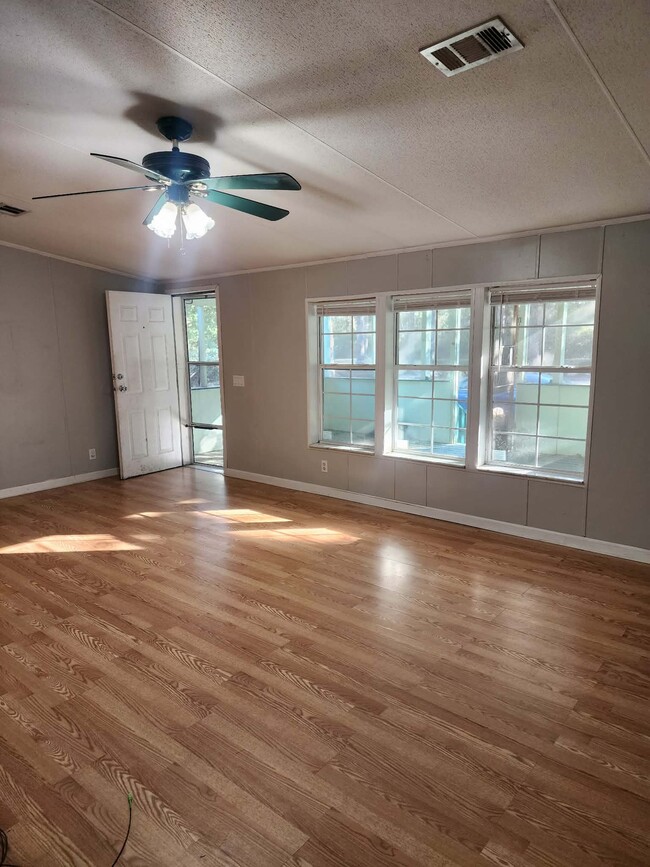 Building Photo - 371 Tom Lodge Rd