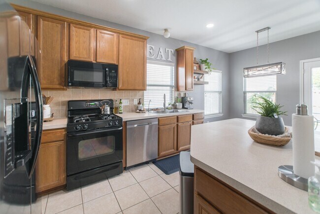 Building Photo - 2823 Sage Bluff Ave