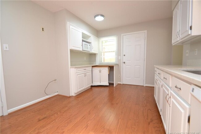 Building Photo - 806 Kingswood Dr