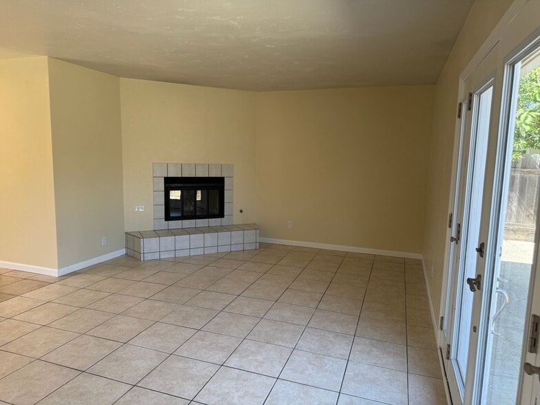 Building Photo - 204 N X St
