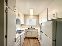 Building Photo - 1 Bedroom. Brand new flooring and paint!