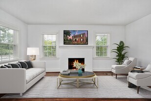 Building Photo - 819 Weedon St