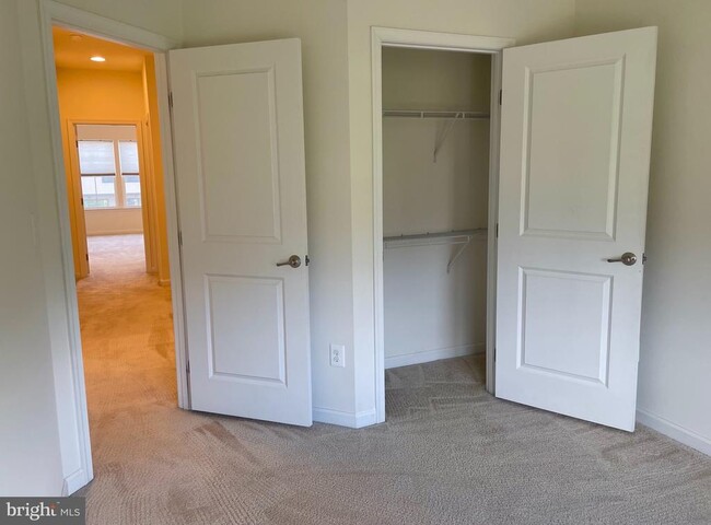 Building Photo - 43373 Southland St