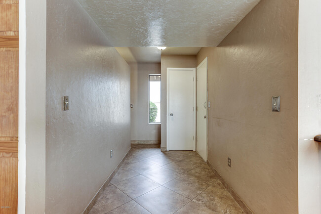 Building Photo - 17137 E Rand Dr
