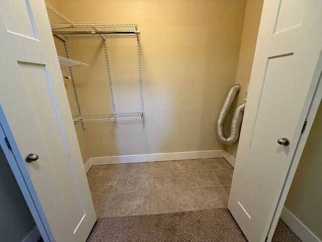 Building Photo - 2 Bedroom Townhouse For Rent In White Salmon