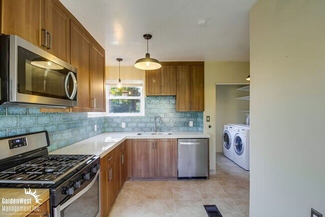 Building Photo - Newly Upgraded 3Bdm 2Ba Home in the Heart ...
