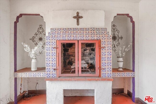 Building Photo - 6119 Del Valle Dr