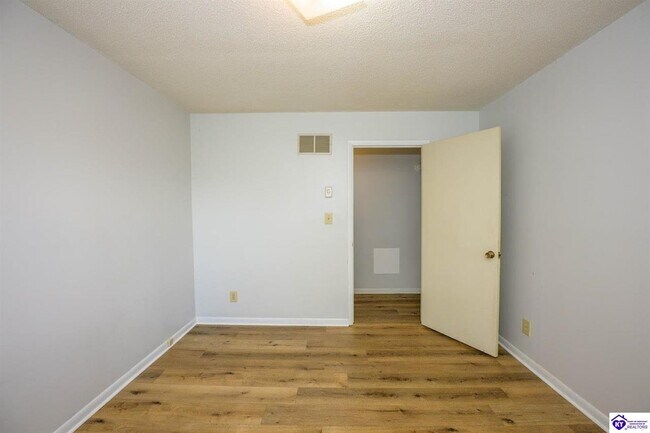 Building Photo - 237 Stratmoor Dr