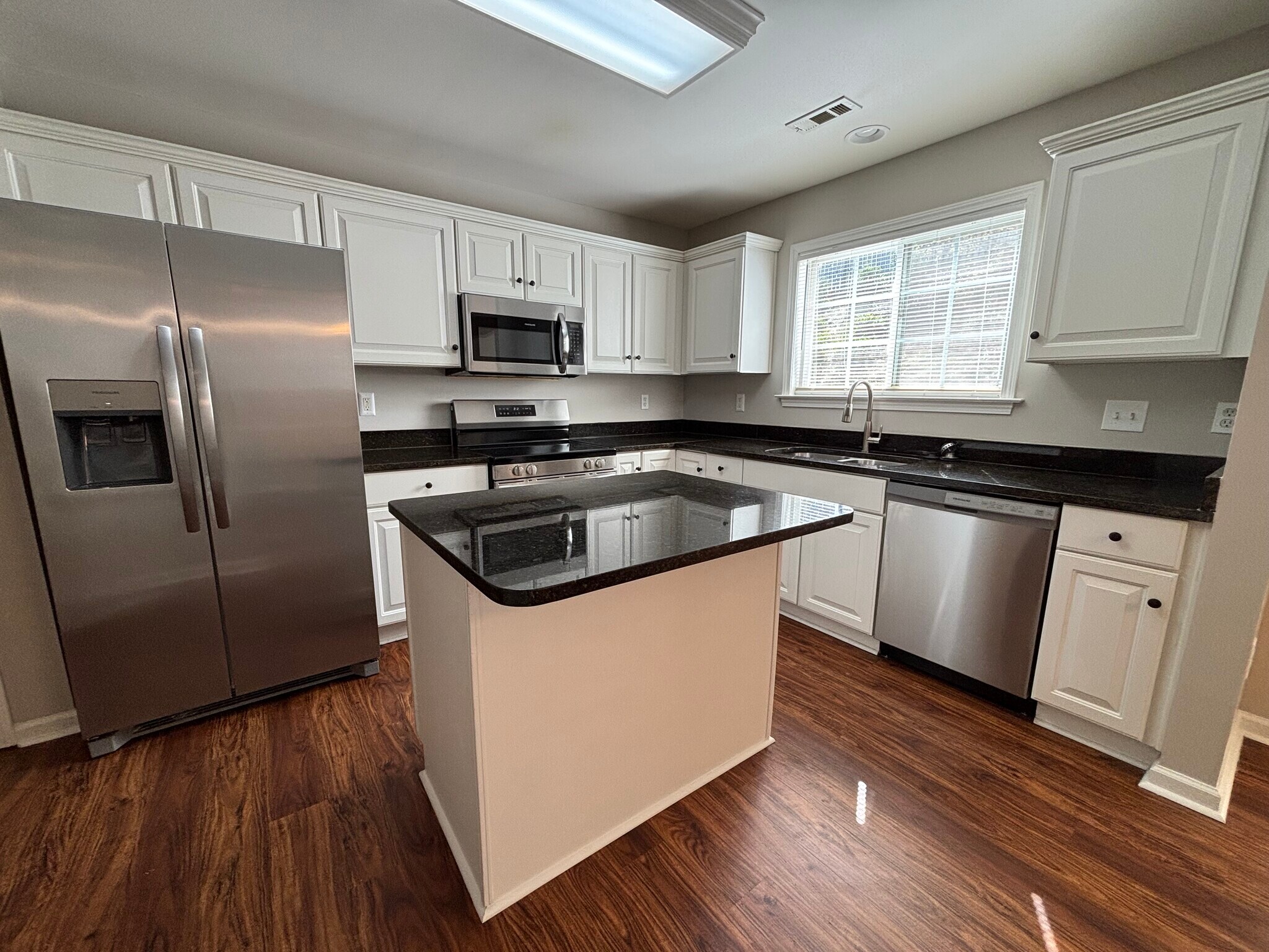 Building Photo - 808 Woodsford Dr