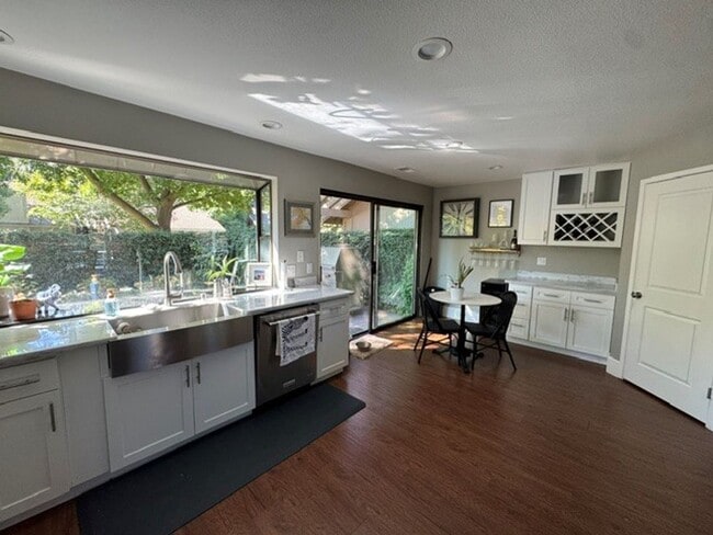 Building Photo - Gorgeous 3-Bedroom House in Gold River wit...