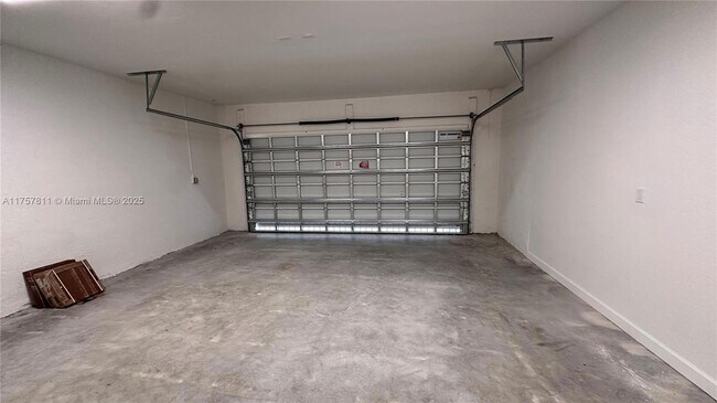 Building Photo - 2760 SE 23rd Ave
