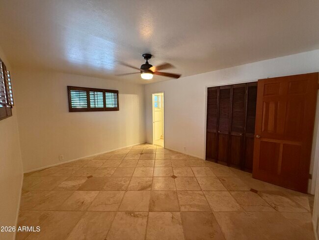 Building Photo - 2114 S La Rosa Dr