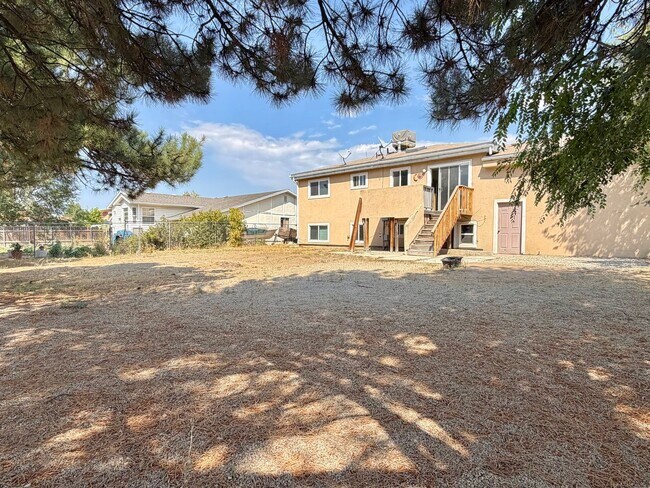 Building Photo - 9900 S Darin Dr