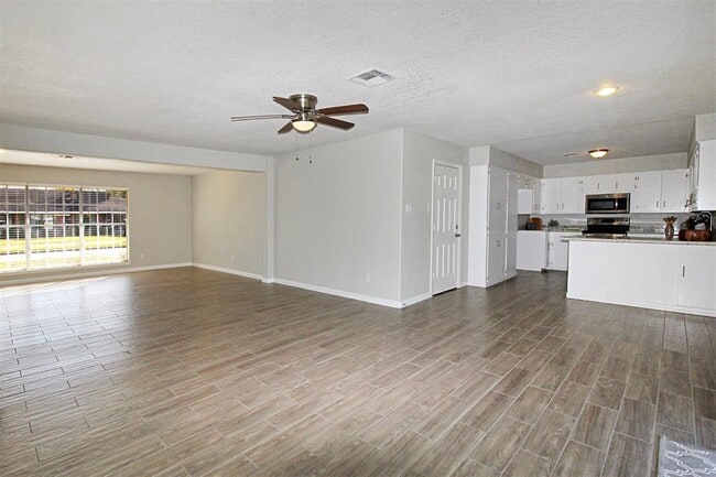 Building Photo - 8311 Wilmerdean St