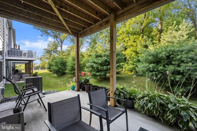 Building Photo - 1738 Beacon Ln