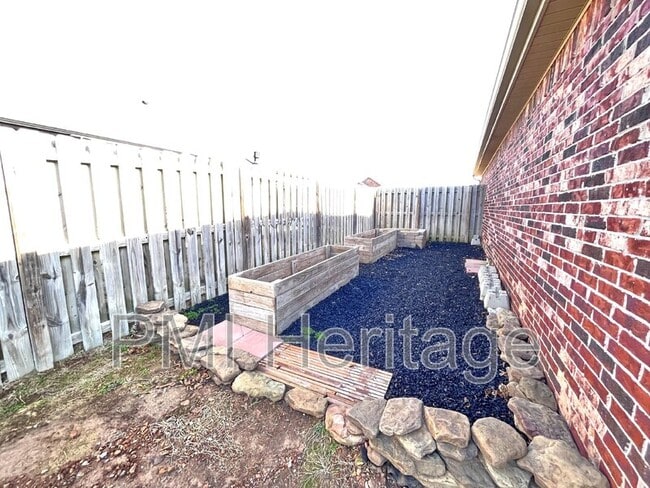 Building Photo - 206 Peyton St