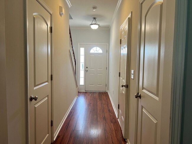 Building Photo - 3/2 Condo in Gated Community near Downtown...