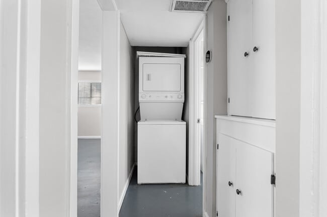 Building Photo - 12th Street Townhomes