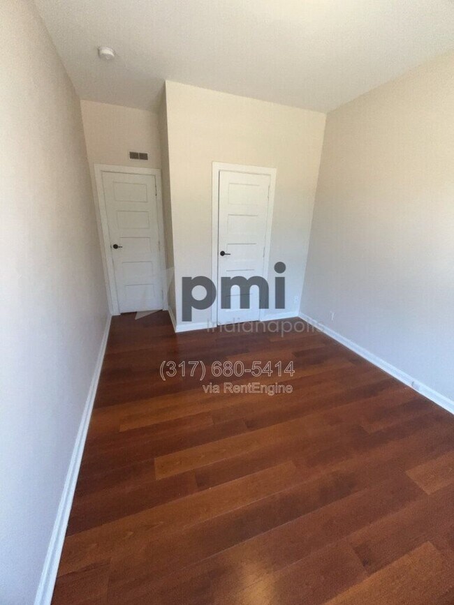 Building Photo - 402 N Delaware St