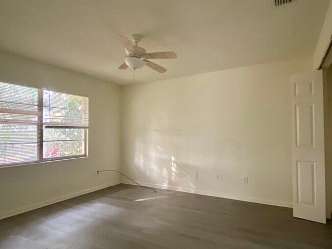 Building Photo - 3715 Bluff Ln