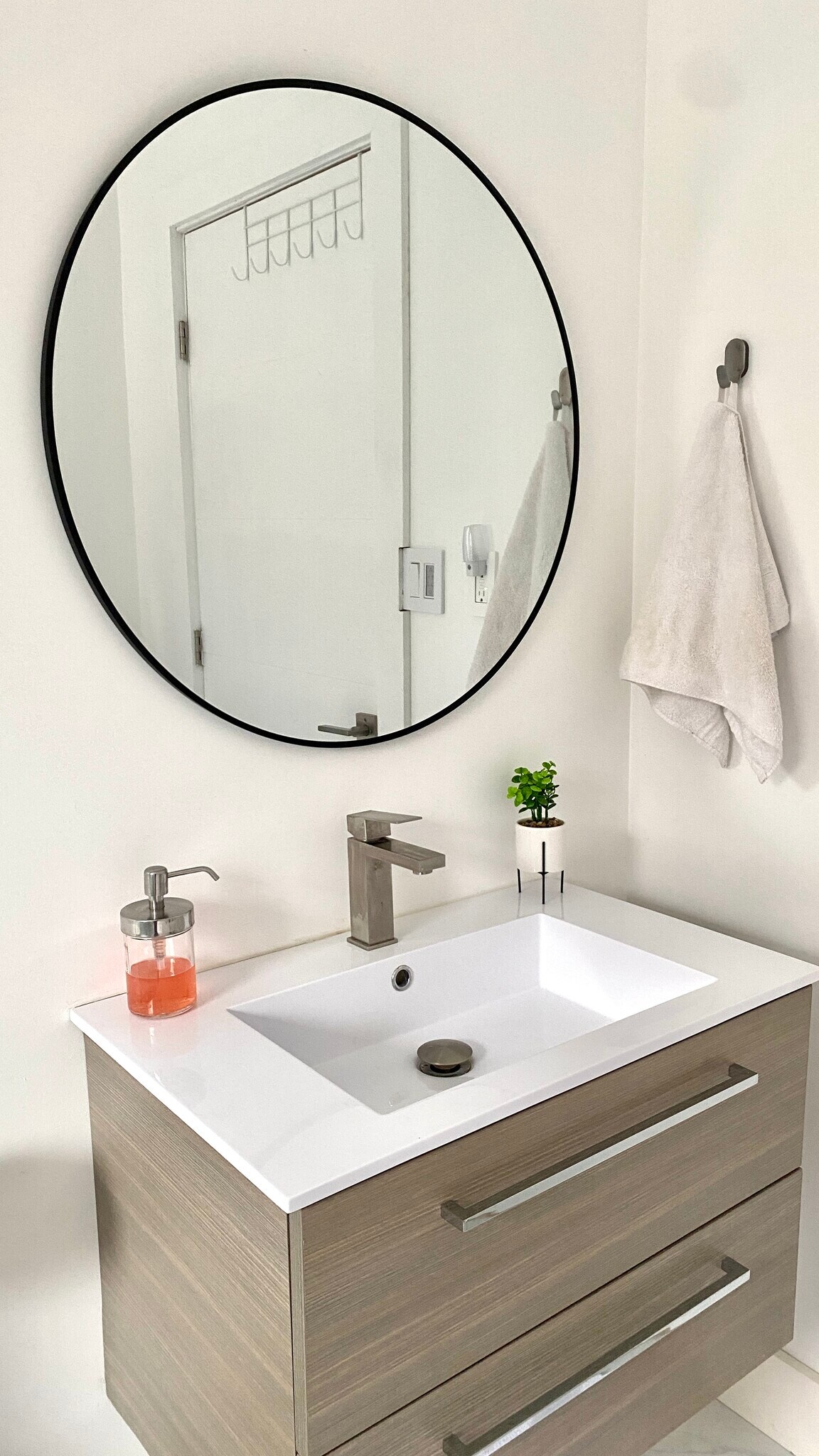 Building Photo - 411 10th Ave