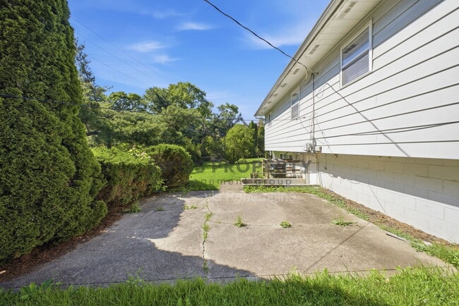 Building Photo - 6406 Dalewood Rd
