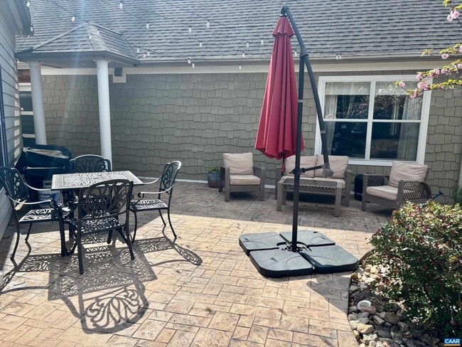 Building Photo - 292 Blackthorn Ln