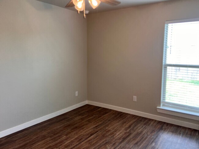 Building Photo - 3406 Tiffin Ave