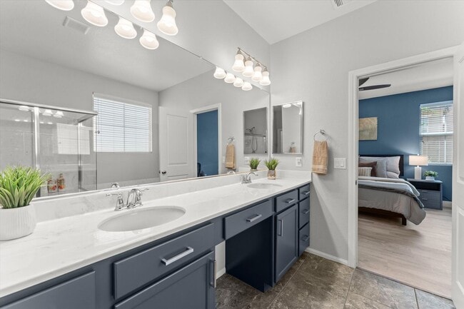 Building Photo - Luxe Sunset Retreat