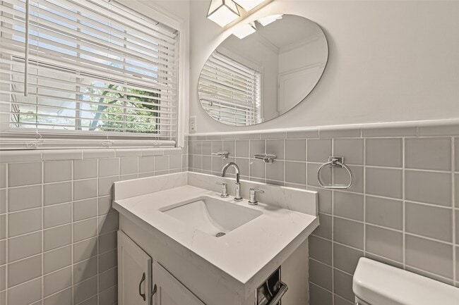 Building Photo - 5215 Stillbrooke Dr