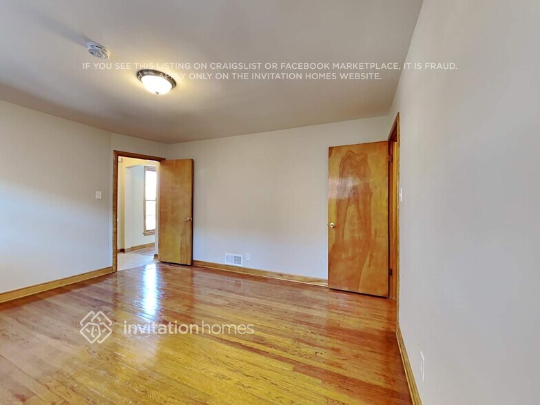 Building Photo - 2645 W 94th St