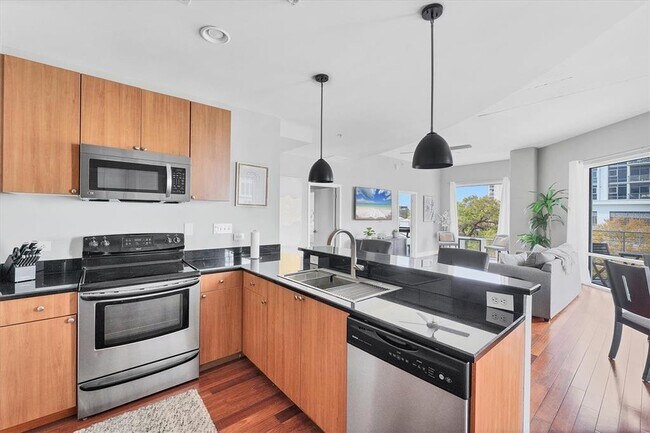 Building Photo - 525 E Jackson St