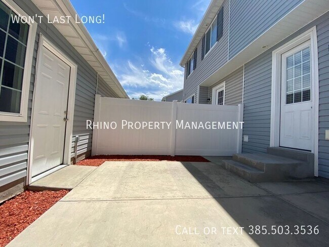 Building Photo - 452 S Tri Terra Ln