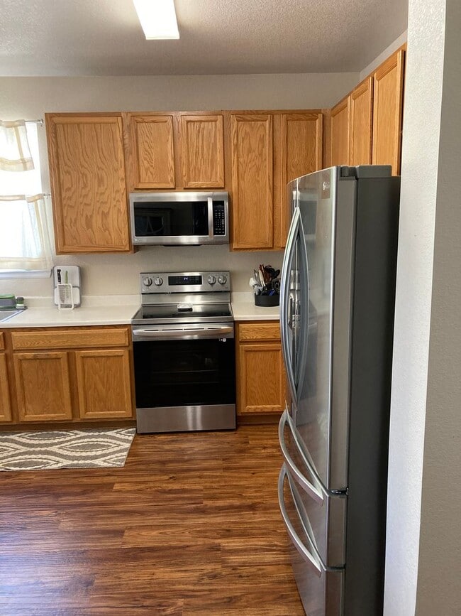 Building Photo - Updated 3 Bed Ranch + 2 Car garage