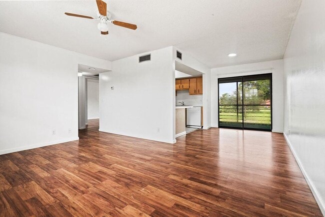 Building Photo - 4151 Oak Terrace Dr