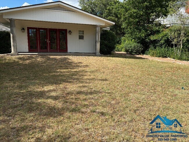 Building Photo - 2661 Oxford Ave