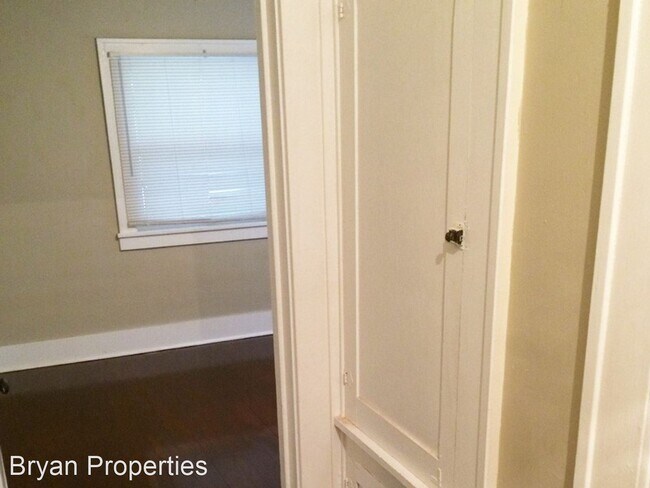 Building Photo - 2 br, 1 bath House - 540 E LOREN