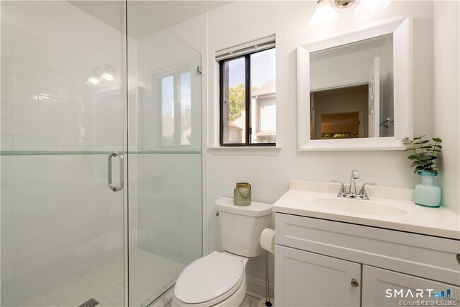 Building Photo - 2289 Bedford St