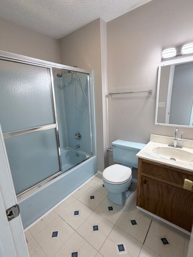 Building Photo - Spacious 3 Bed, 2 Bath Home in Arden With Large Finished Basement - Available Now!